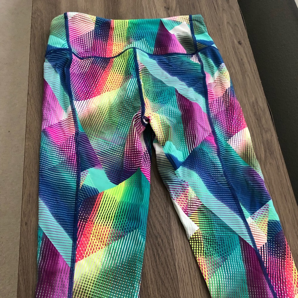 Victoria’s Secret VSX knockout crop leggings - Picture 2 of 6